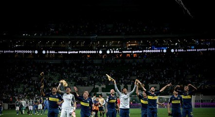 Jogadores do Boca celebram classificação no Allianz Parque
