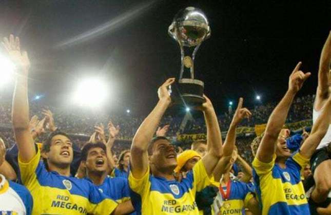 Boca Juniors (ARG): 2 títulos - 2004 e 2005 (foto)