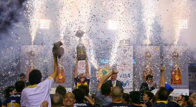 Boca Juniors - ARG (seis títulos): 1977, 1978, 2000, 2001, 2003 e 2007 (foto)