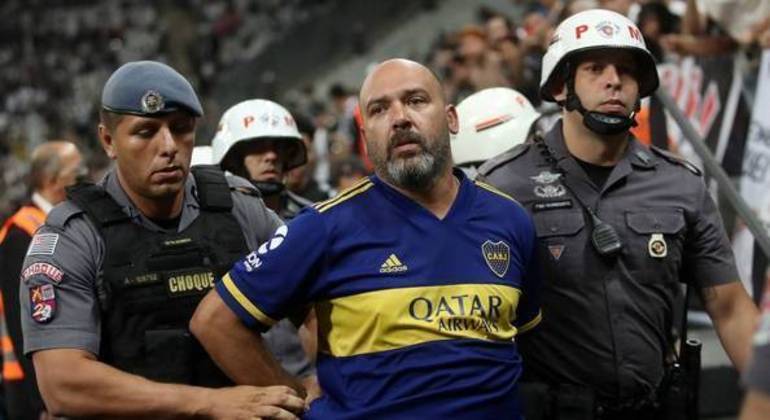Torcedor racista do Boca foi detido em jogo contra o Corinthians por atos preconceituosos