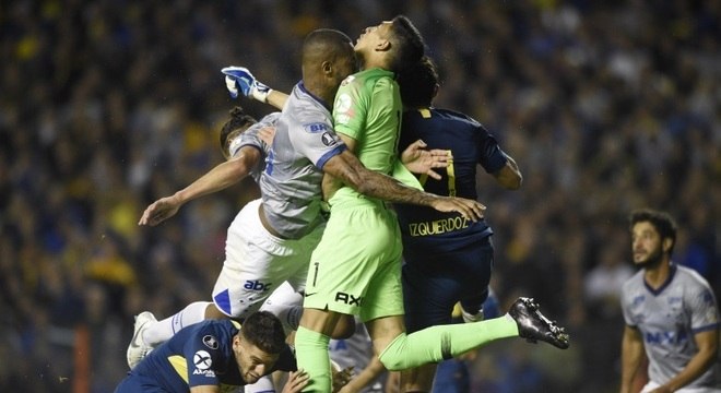 Coincidência? Relembre lances polêmicos contra times brasileiros diante do Boca Juniors