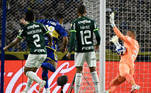 Weverton foi o grande nome do Palmeiras na partida. O goleirão fez sete defesas ao longo dos 90 minutos e evitou que o alviverde fosse para o Brasil com um resultado adverso