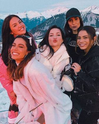 Boca Rosa viajou na companhia de Anitta, Juliette, Lexa, Vivi Wanderley. Elas têm dividido fotos da viagem nas redes sociais