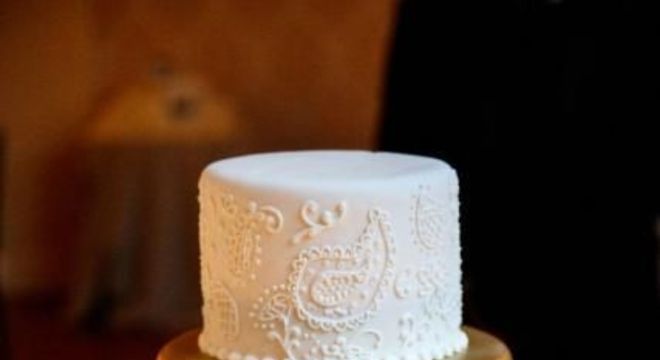 bodas de ouro - bolo branco e dourado 