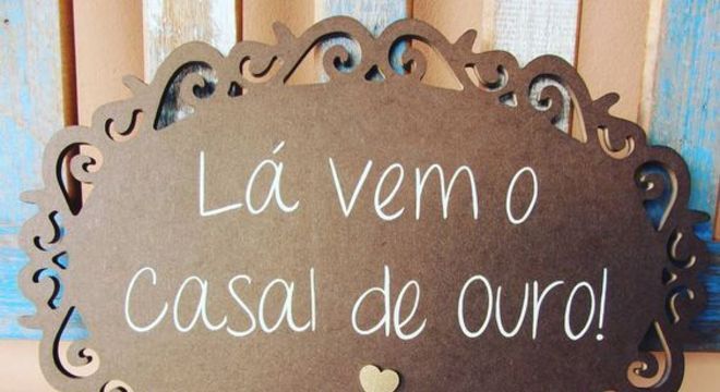 bodas de ouro - centro de mesa decorado 