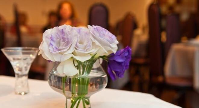Bodas de prata arranjo de flores para mesa