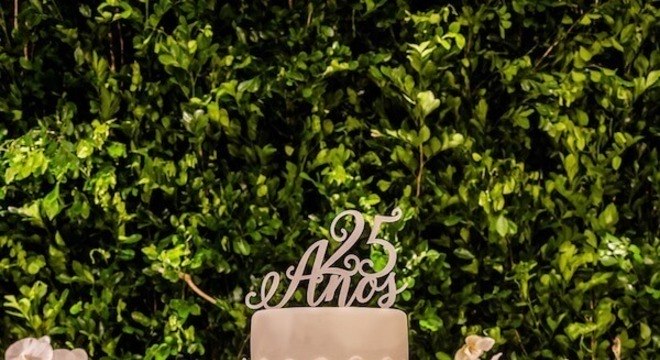 Bodas de prata bolo bonito e sofisticado