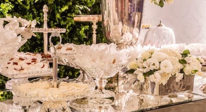 Bodas de prata mesa com diversos doces