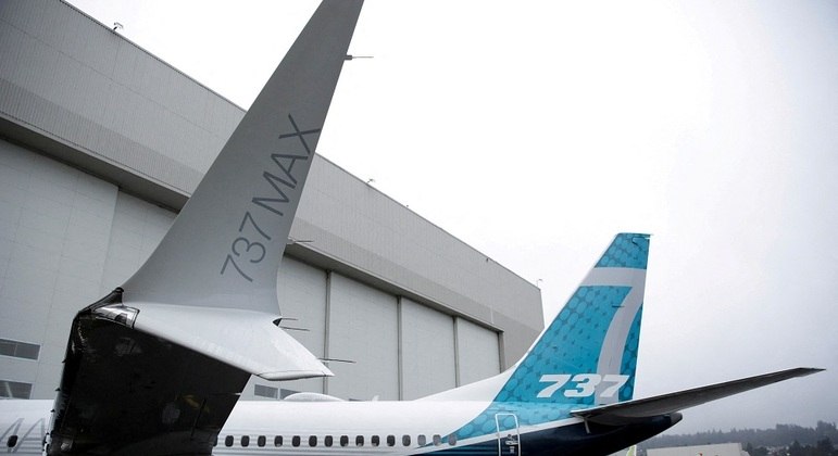 O primeiro Boeing 737 MAX é apresentado em 2018