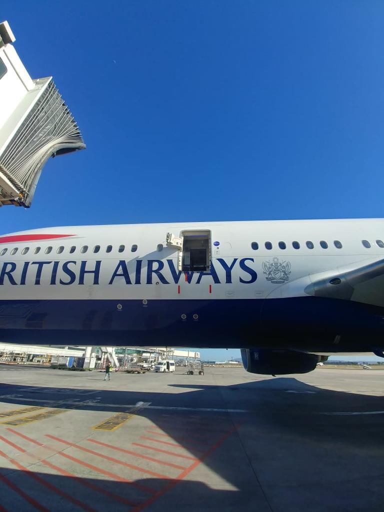 Boeing 777-200ER da British: porta arrancada na Cidade do Cabo