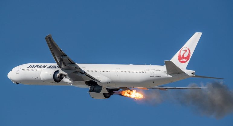 Boeing 777 da JAL declara emergência em Los Angeles