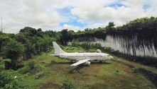 Mistério: tem um Boeing 737 abandonado no meio de uma pedreira 