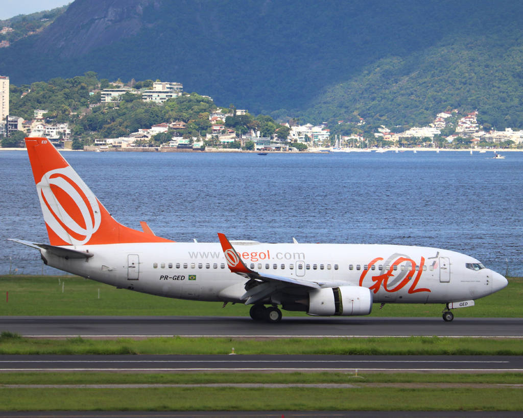 Avião da Gol sai da pista após o pouso e assusta passageiros no Recife -  Prisma - R7 Luiz Fara Monteiro