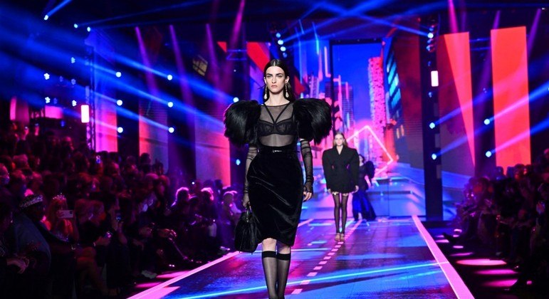 Modelo Bogdana durante participação na Semana de Moda de Milão