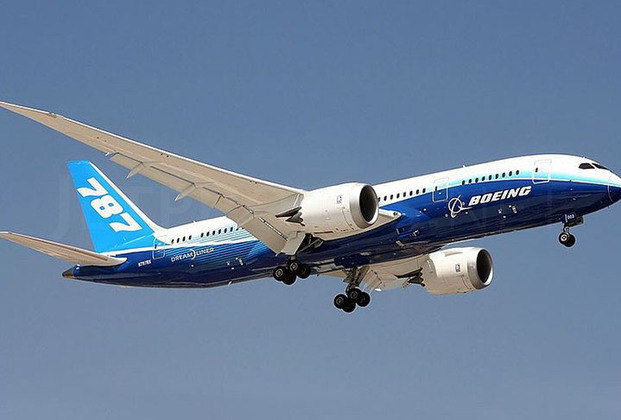 Boieng 787: 1.051 km/h - Produzido em 2007, é considerado um dos mais eficientes. Transporta até 420 passageiros. Conta com redução do ruído dos motores. 