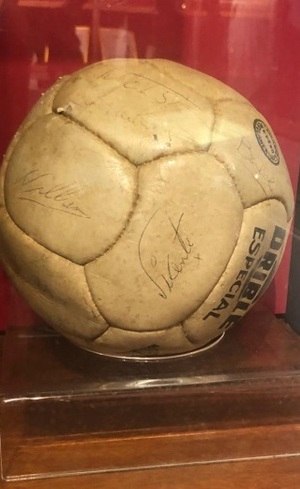 Bola do gol 1000, no Museu Pelé