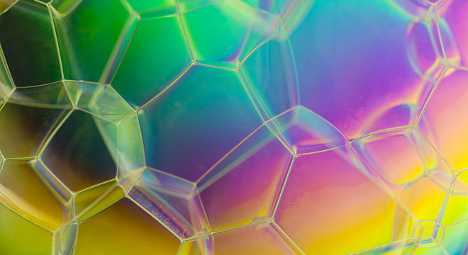  Observe quantas faces são planas