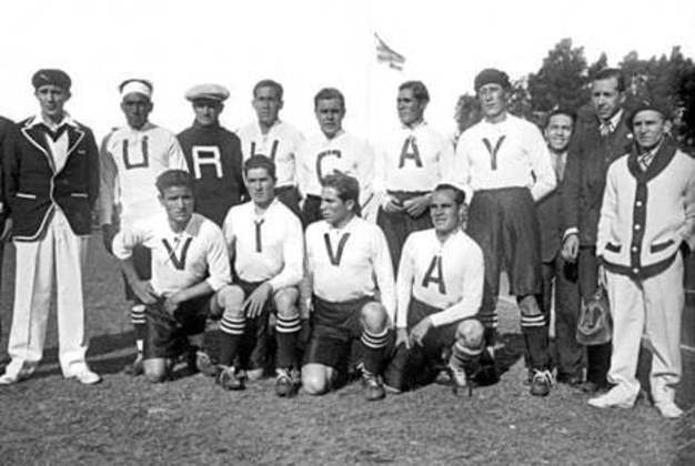 Bolívia 1930 - cada camisa da Bolívia naquele Mundial trazia uma letra. Com os os jogadores uniformizados e unidos, era possível formar a frase 'Viva Uruguai', em homenagem ao país sede do torneio. É o suficiente para compreender porque ela está na lista das piores. 