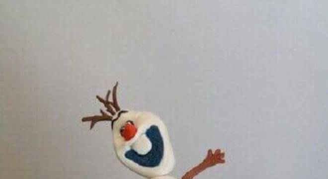 bolo da frozen de chantilly com olaf no topo