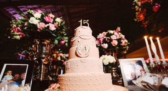 bolo de 15 anos