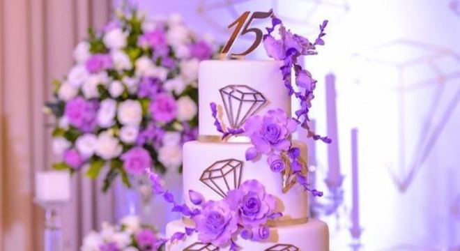 bolo de 15 anos