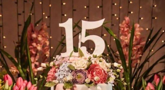 bolo de 15 anos