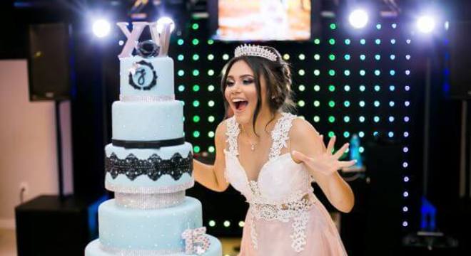 Bolo de 15 anos azul