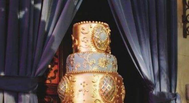 Bolo de 15 anos azul com dourado