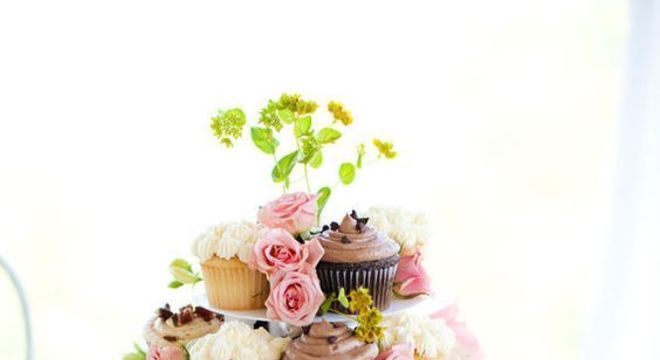 Bolo de 15 anos com cupcakes