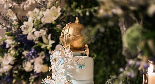 Bolo de 15 anos com o tema cinderela