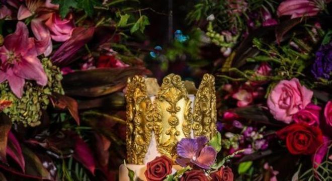 Bolo de 15 anos dourado