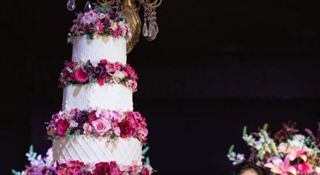 Bolo de 15 anos grande e roxo