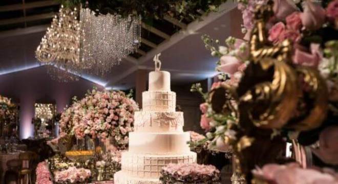 bolo de aniversário 15 anos 