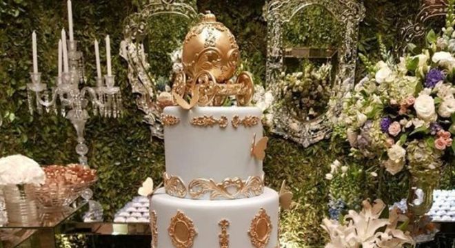 bolo de aniversário de 15 anos 