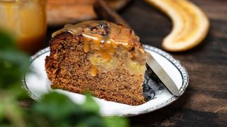 Bolo de banana de liquidificador é opção de sobremesa simples (Alto Astral)