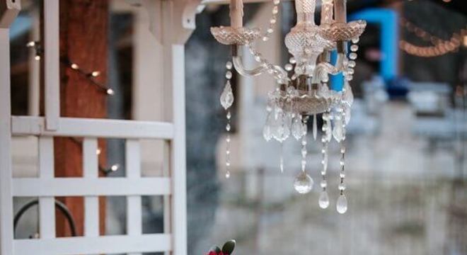 bolo de casamento 3 andares moderno decorado com flores 