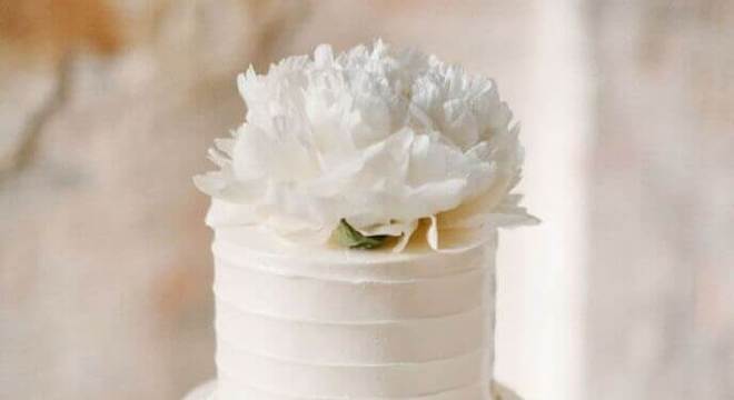 bolo de casamento com chantilly 2 andares 