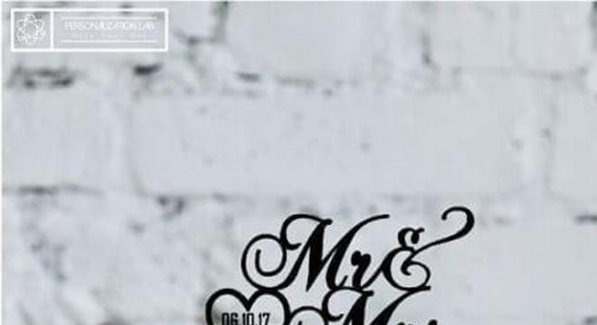 bolo de casamento com chantilly e flores coloridas