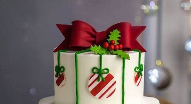 bolo de natal decorado com pasta americana dois andares 