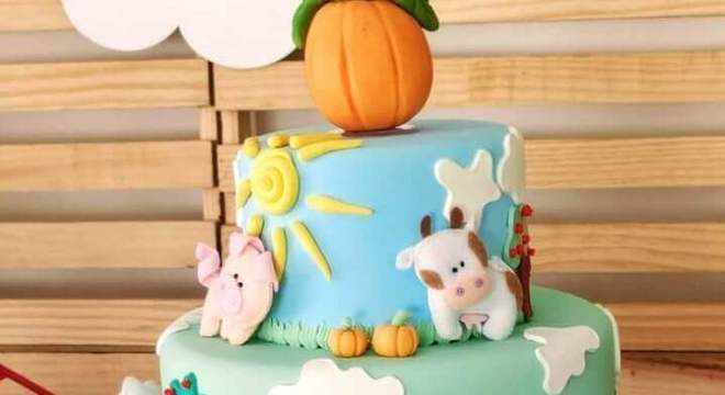 bolo decorado 3 andares para festa da fazendinha