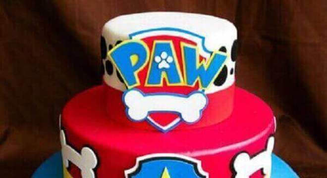 Bolo Fake decorado com o tema de festa patrulha canina