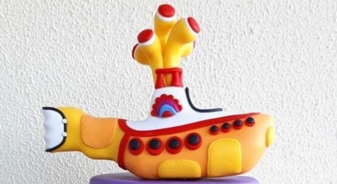 Bolo para decoração anos 60 dos Beatles