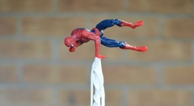 bolo personalizado para festa do homem aranha barata