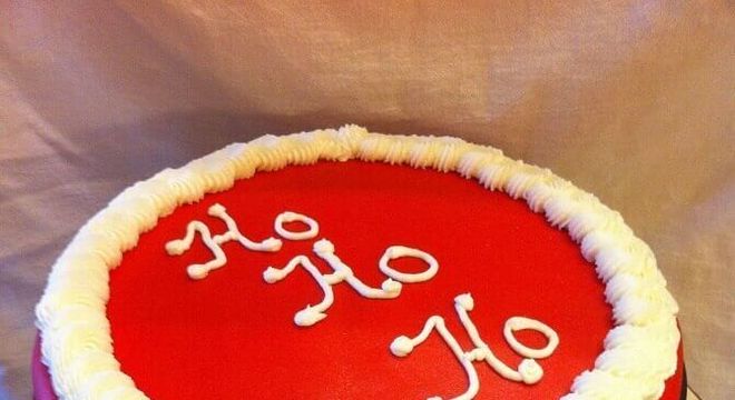 bolos de natal decorados com chantilly e pasta americana