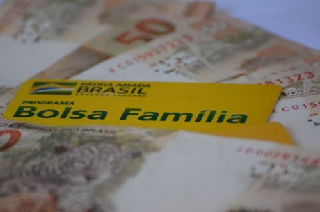 Membros do Bolsa Família recebem primeiro as parcelas