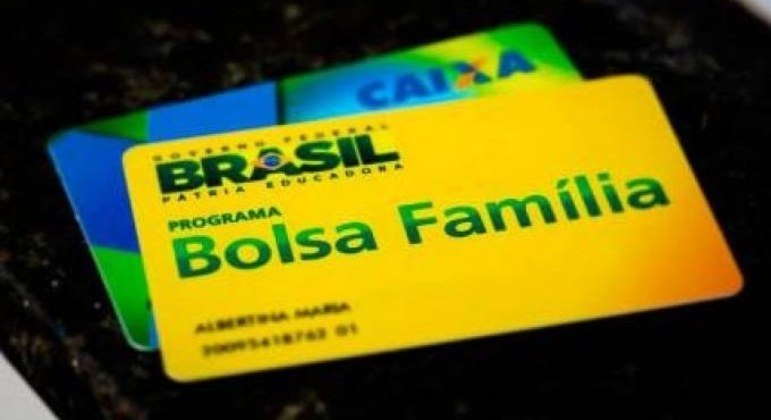 Bolsonaro tem acenado com um valor médio de ao menos R$ 300 para o novo Bolsa Família