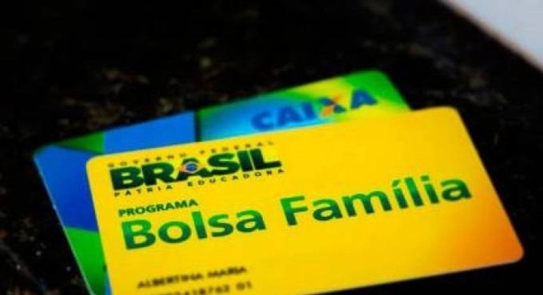 Auxílio Brasil deve substituir o programa Bolsa Família 