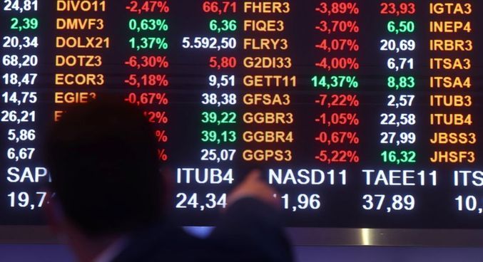 Ibovespa sofre após decisões sobre juros no Brasil e nos EUA