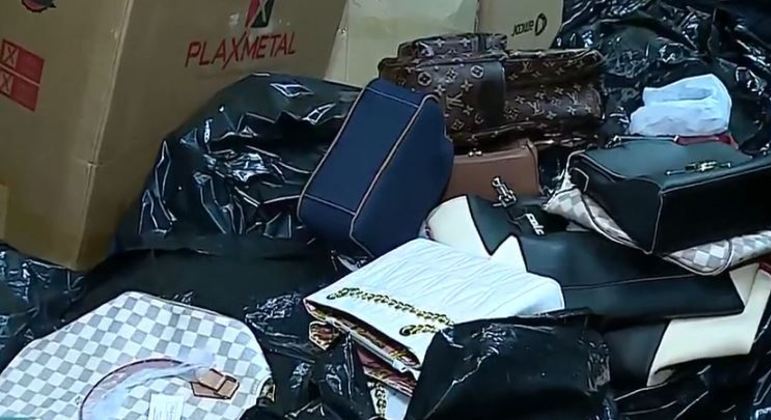 Polícia apreende toneladas de produtos falsificados em operação no Pari