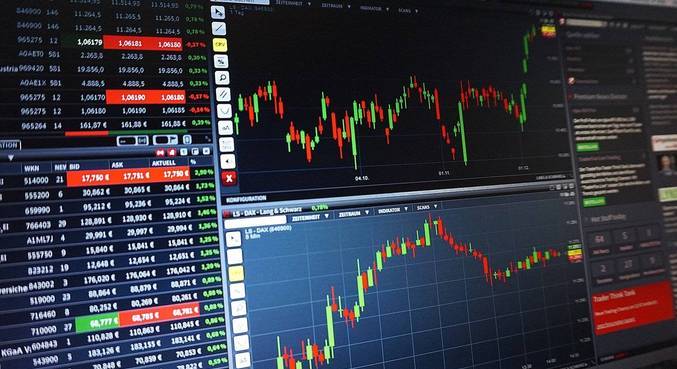 Dólar fecha em alta com dados de inflação dos EUA e do Brasil, Economia